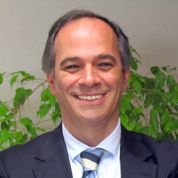 Professor Carlos Costa
